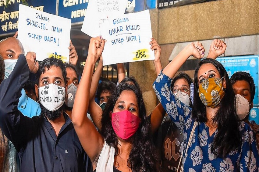 दिल्ली दंगा: नताशा, देवांगना और आसिफ की जमानत पर सुप्रीम कोर्ट का रोक से इनकार, कहा- HC के आदेश पर सुनवाई की जरूरत