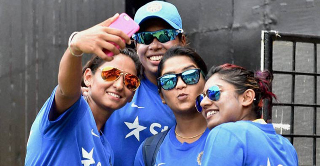 बीसीसीआई महिला क्रिकेटरों को विदेशी लीग में खेलने की स्वीकृति देने की तैयारी में