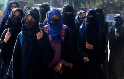हिजाब विवाद: उडुपी में 40 मुस्लिम लड़कियों ने प्री-यूनिवर्सिटी परीक्षा से किया परहेज