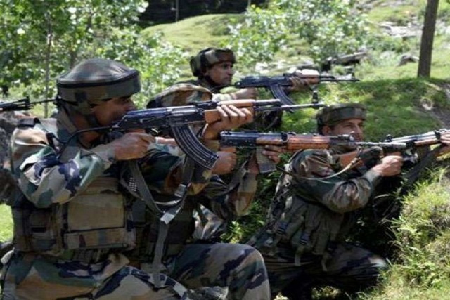 जम्मू-कश्मीर के शोपियां में सुरक्षाबलों के साथ मुठभेड़ मे जैश के टॉप कमांडर समेत दो आतंकी ढेर