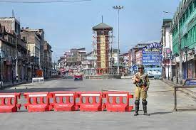 बढ़ते मामलों के बीच कश्मीर में कोरोना कर्फ्यू सोमवार तक बढ़ा, प्रतिबंध जारी