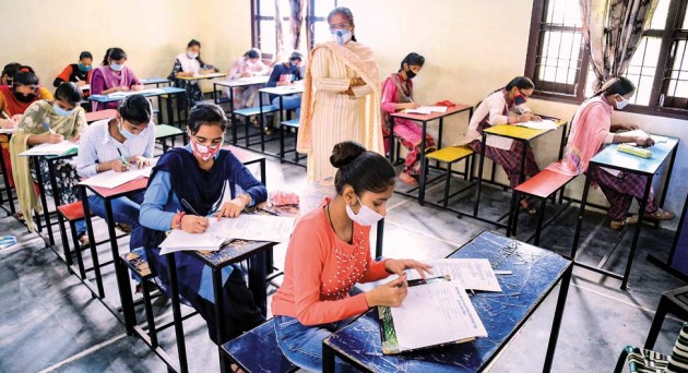 कोविड काल में शिक्षा: दूसरी लहर की थी पूरी आशंका, लेकिन सरकार ने नहीं किए परीक्षा के वैकल्पिक उपाय