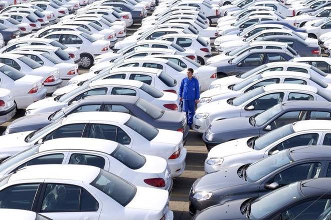सितंबर में घरेलू बाजार में कारों की बिक्री 33.4 फीसदी घटी, कॉमर्शियल वाहनों में 39 फीसदी गिरावट