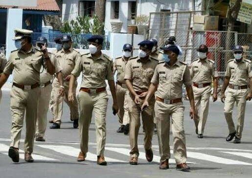 गुजरात: वीएचपी-आरएसएस नेताओं पर कार्रवाई, पुलिस ने लिया हिरासत में
