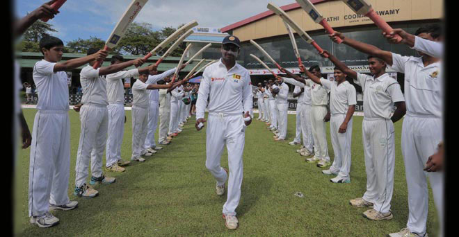 भारत के 393 के जवाब में श्रीलंका 3 विकेट पर 140