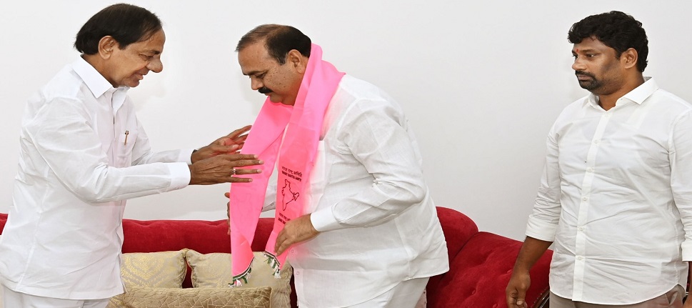 मुख्यमंत्री केसीआर की मौजूदगी में शिवसेना और एनसीपी नेता बीआरएस में हुए शामिल, पार्टी महाराष्ट्र में गांव-गांव जल्द करेगी विस्तार