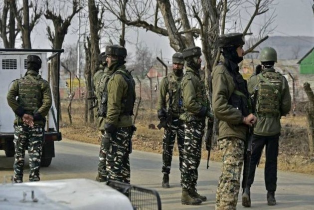 जम्मू-कश्मीर में 10,000 सैनिकों की अतिरिक्त तैनाती के फैसले से घाटी में बढ़ी चिंता