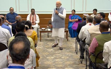 शिक्षक दिवस: प्रधानमंत्री मोदी ने शिक्षकों को किया सलाम, सर्वपल्ली राधाकृष्णन को दी श्रद्धांजलि