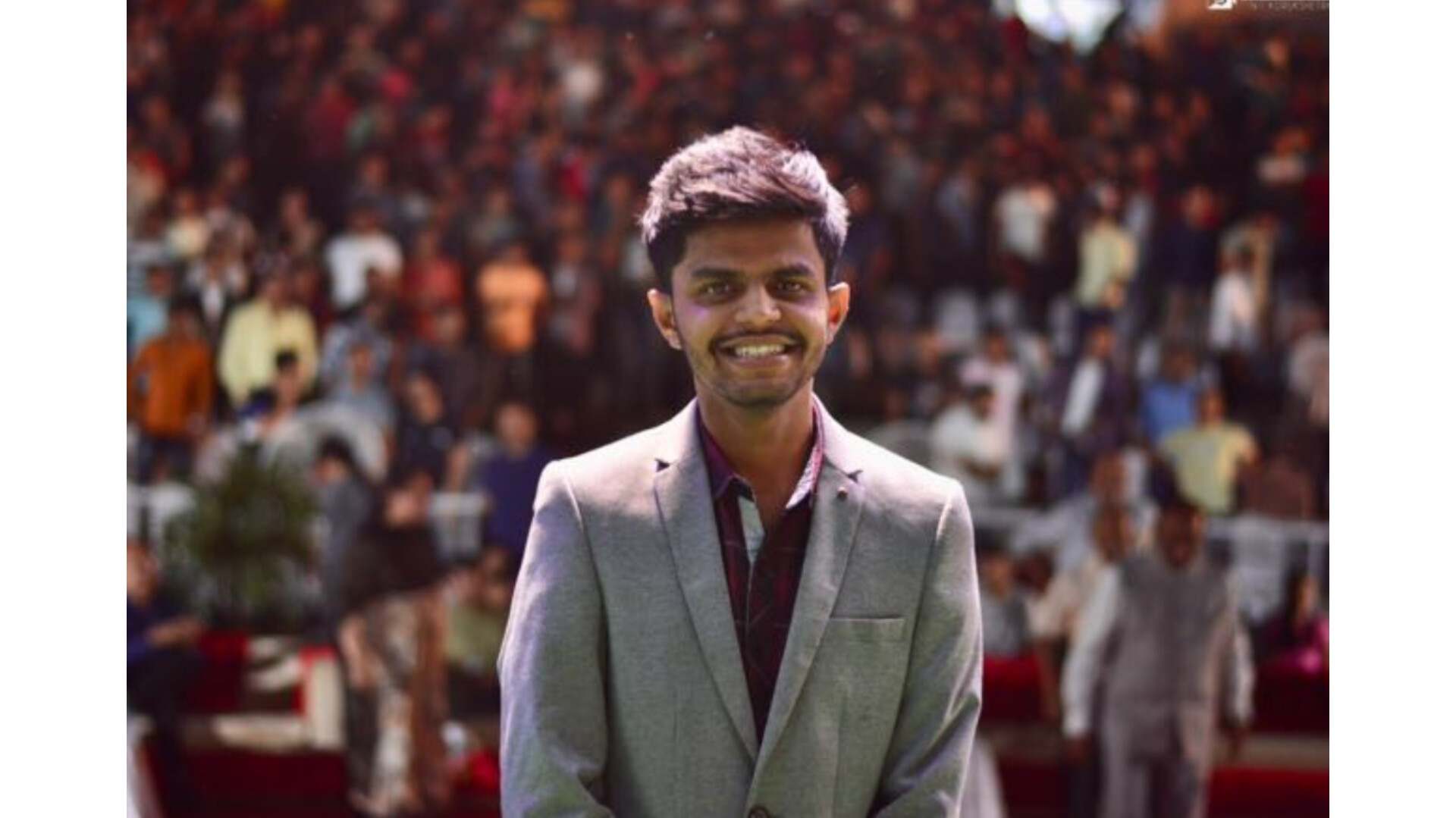 इंटरव्यू : संदीप शुक्ल - युवा कवियों को कविता पाठ के साथ मंच की गरिमा का ध्यान रखना होगा