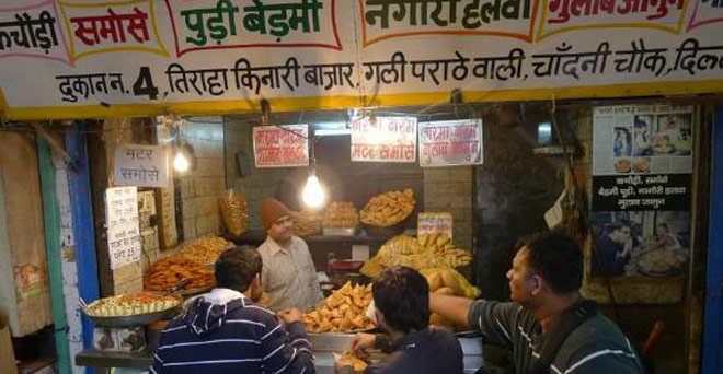 पुरानी दिल्ली में आज भी आते हैं भोजनभट