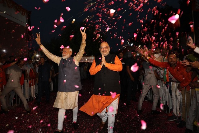 एक बार फिर मोदी सरकार, भाजपा ने 351 और यूपीए ने 91 सीटों पर दर्ज की जीत