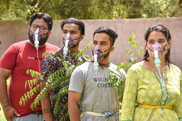 विश्व पर्यावरण दिवस के अवसर पर बीकानेर में वृक्षारोपण जागरूकता कार्यक्रम में भाग लेते राजस्थानी कलाकार