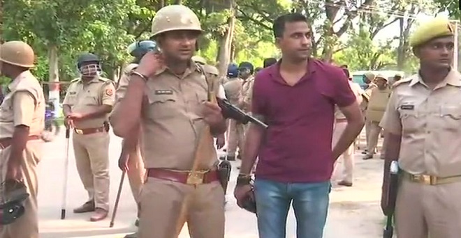बीएचयू में मारपीट के बाद देर रात बवाल और आगजनी, पुलिस तैनात