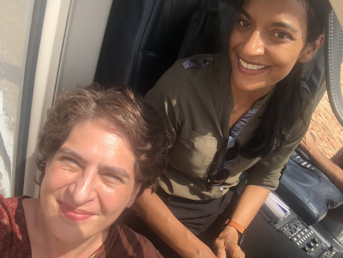 फतेहपुर सीकरी से न्याय रथ का आरंभ करने से पहले प्रियंका ने शेयर की फोटो, बोलीं- 'चॉपर में एक महिला के साथ उड़ान भरकर बहुत गर्व महसूस हुआ'