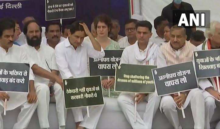 अग्निपथ स्कीम के विरोध के समर्थन में उतरी कांग्रेस, दिल्ली के जंतर मंतर पर किया 'सत्याग्रह'