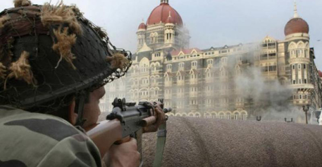 मुंबई हमले के आरोपियों और सरकार को पाक अदालत का नोटिस
