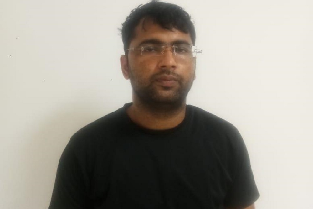 मोदी सरकार द्वारा फ्री लैपटॉप बांटने का दावा करने वाली फर्जी वेबसाइट का संचालक गिरफ्तार