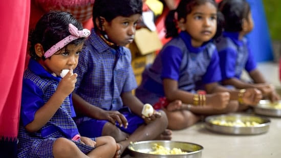 सुप्रीम कोर्ट का आदेश, लक्षद्वीप प्रशासन स्कूल के मिड डे मील में मांस उत्पादों को जारी रखेगा