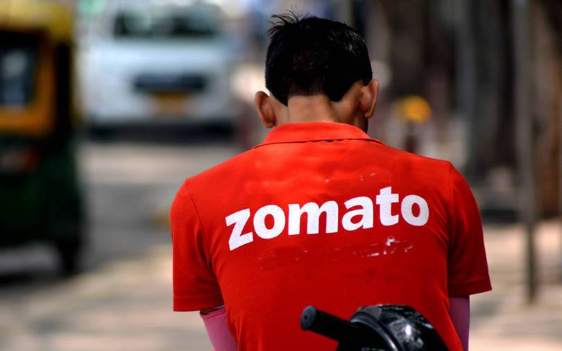 लद्दाख गतिरोध: जोमैटो के कर्मचारियों ने चीनी निवेश के खिलाफ विरोध प्रदर्शन में जलाई कंपनी की टी-शर्ट