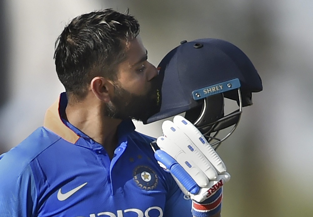 नागपुर में ऑस्ट्रेलिया के खिलाफ दूसरे एकदिवसीय क्रिकेट मैच के दौरान कप्तान विराट कोहली शतक बनाने के बाद खुशी जाहिर करते हुए