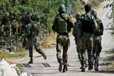 जम्मू-कश्मीर के पंपोर में एसआई फारूक अहमद की हत्या, आतंकियों ने बनाया निशाना