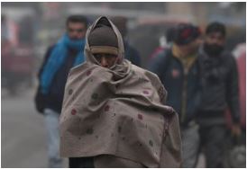 दिल्ली में तापमान बढ़ा, ठंड से लोगों को मिली थोड़ी राहत, घने कोहरे के कारण सड़क और रेल यातायात प्रभावित