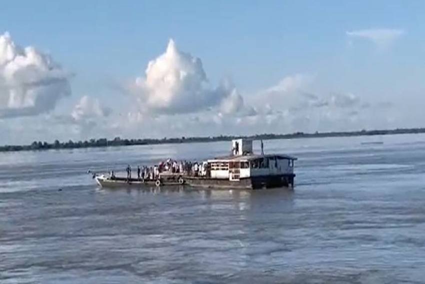 असम में दर्दनाक हादसा, ब्रह्मपुत्र नदी में 100 यात्रियों से भरी दो नावों की जोरदार टक्कर; दर्जनों लापता, 40 को बचाया गया