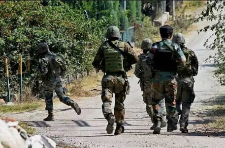 जम्मू-कश्मीर के अनंतनाग में हिजबुल मुजाहिदीन के कमांडर समेत 3 आतंकी ढेर