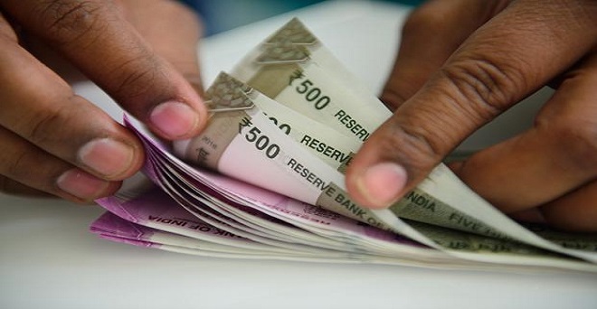 कश्मीर:  लूट की घटनाओं के बाद 40 बैंको में नकद लेनदेन पर रोक