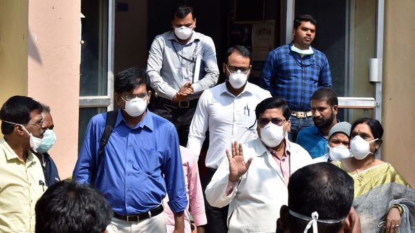 कोरोना वायरस: भारत में संक्रमित मरीजों का आंकड़ा 492, अब तक 10 लोगों की मौत, 560 जिलों में लॉकडाउन