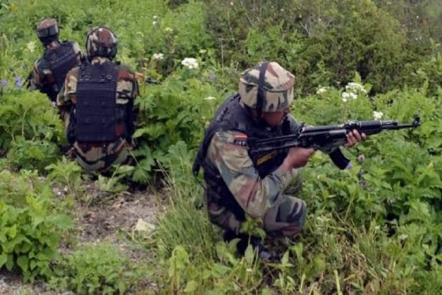 जम्मू-कश्मीर में सेना-आतंकियों के बीच मुठभेड़, 6 आतंकी ढेर और एक जवान शहीद