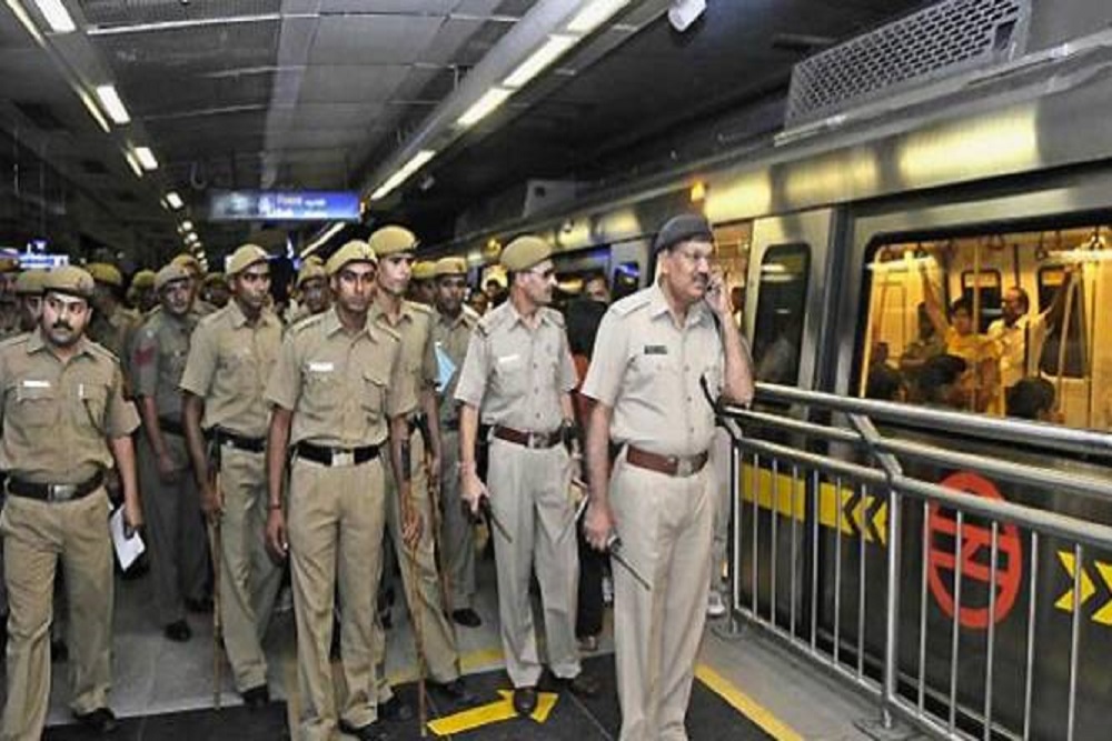 जम्मू-कश्मीर पर फैसले के बाद दिल्ली मेट्रो ने जारी किया रेड अलर्ट