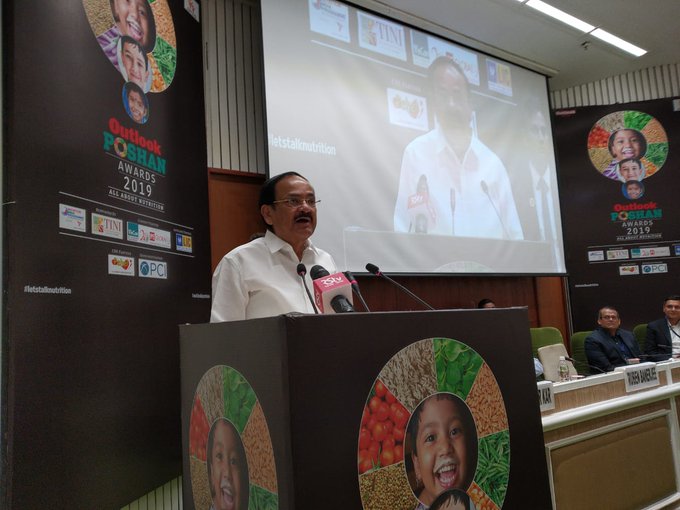 'आउटलुक पोषण अवॉर्ड्स 2019' के दौरान कार्यक्रम को संबोधित करते उपराष्ट्रपति वेंकैया नायडू