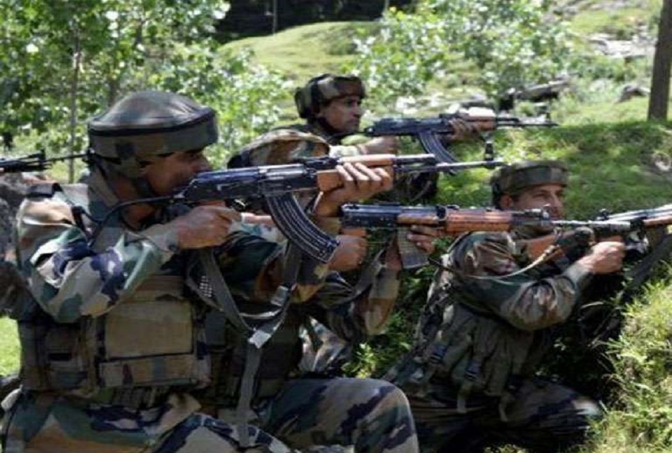 जम्मू-कश्मीर के कुलगाम में आतंकवादियों और सुरक्षाबलों के बीच मुठभेड़, दो आतंकी ढेर