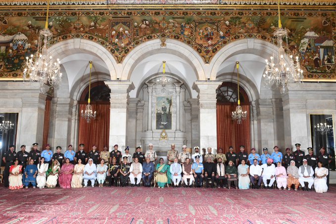 राष्ट्रपति मुर्मू ने आठ कीर्ति चक्र, 29 शौर्य चक्र प्रदान किए; यह सर्वोच्च शांतिकालीन वीरता पुरस्कार