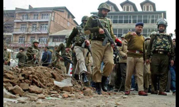 श्रीनगर के लाल चौक पर ग्रेनेड से आतंकी हमला, पांच नागरिकों सहित सात घायल