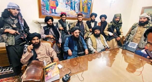 फिर तख्त पर तालिबान: अब उदार दिखने की कोशिश कर रहा लेकिन लोगों को भरोसा नहीं
