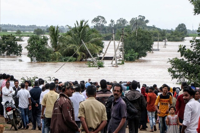 केरल में भारी बारिश: कोच्चि एयरपोर्ट 3 दिन के लिए बंद, रेस्क्यू में जुटे सेना के 1 हजार जवान