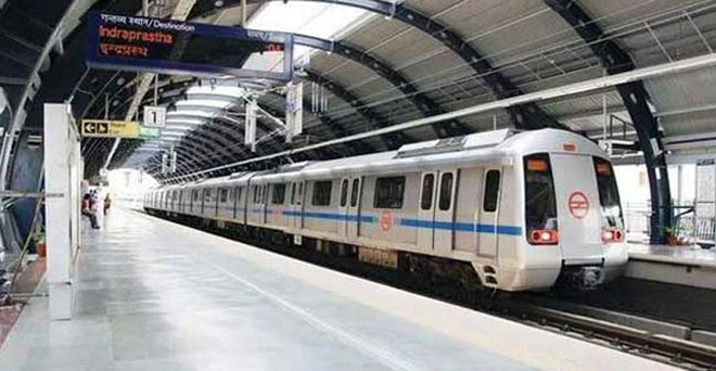 दिल्ली: अब मेट्रो यात्रियों को झटका, समिति ने किराया बढ़ाने की सिफारिश की