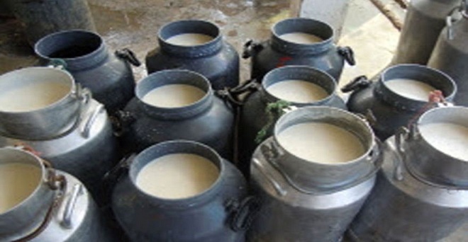 कल से 100 रुपए लीटर बिकेगा दूध, हरियाणा में खाप पंचायत का फैसला