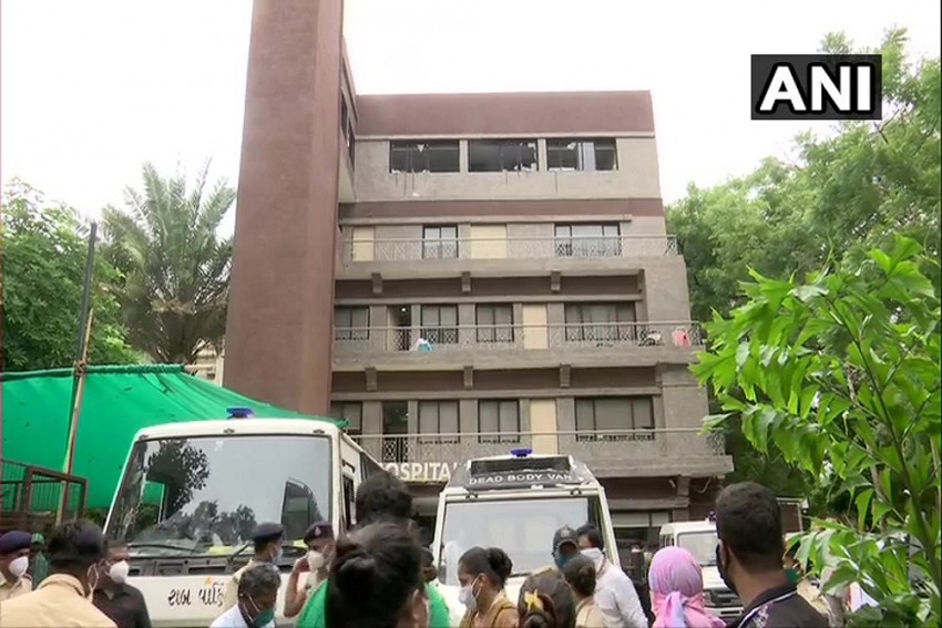 अहमदाबाद के कोविड-19 अस्पताल में आग, 8 मरीजों की मौत, रात साढ़े 3 बजे हुआ हादसा