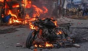 झारखंड के लोहरदगा में सीसीए के समर्थन में निकले जुलूस में पथराव, वाहनों में लगाई आग