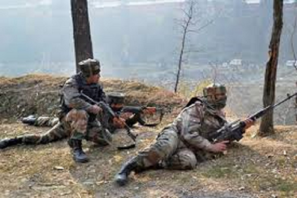 जम्‍मू-कश्‍मीर के शोपियां में आतंकी हमला, तीन पुलिसकर्मियों की मौत, एक घायल