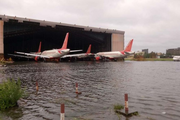 अम्फान तूफान का कहर, पानी में डूब गया कोलकाता एयरपोर्ट