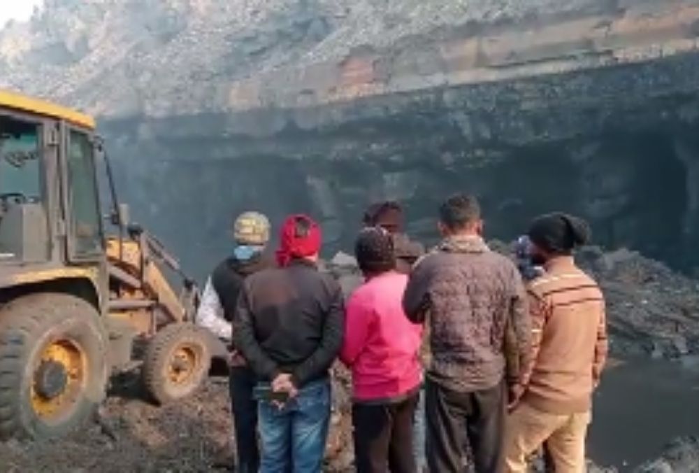 धनबाद में कोयला के अवैध खनन के दौरान दर्दनाक हादसा, अब तक 13 लोगों की मौत