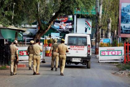 जम्मू-कश्मीर: शोपियां में एसपीओ को आंतकियों ने मारी गोली, हुईं शहीद