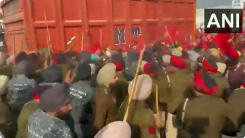 पंजाब पुलिस ने मजदूर यूनियन के सदस्यों पर किया लाठीचार्ज, सीएम आवास की ओर कर रहे थे मार्च