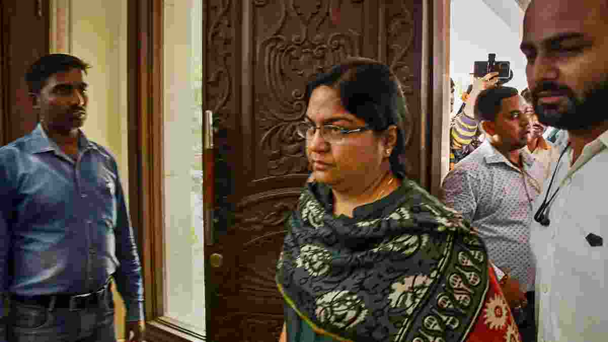 एक्शन में झारखंड सरकार, मनी लॉन्ड्रिंग मामले में गिरफ्तार आईएस पूजा सिंघल सस्पेंड