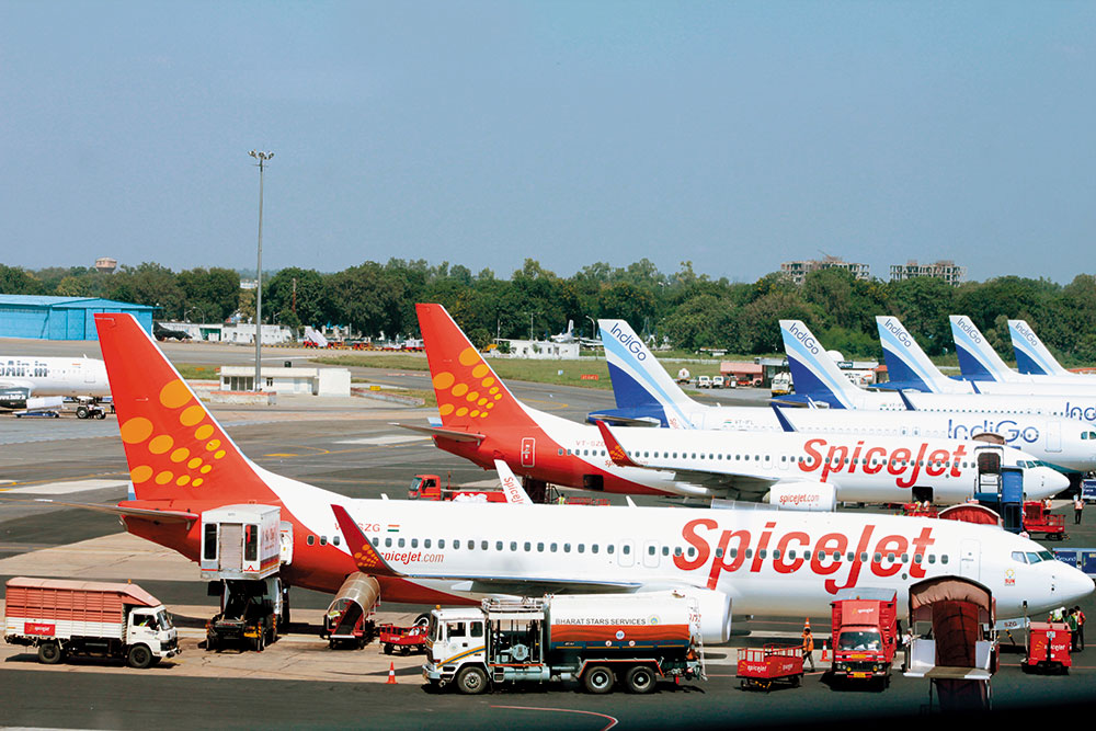 आखिरी समय में पुणे एयरपोर्ट ने 2 सप्ताह के लिए रद्द की सभी कॉमर्शियल फ्लाइट्स, हजारों यात्री परेशान