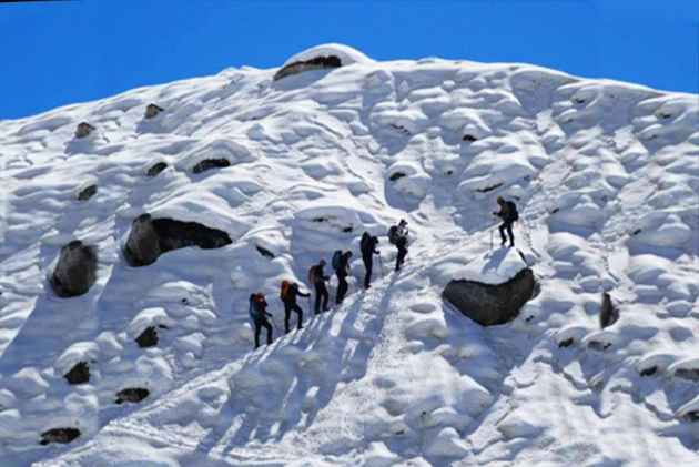 सियाचिन में 19 हजार फुट की ऊंचाई पर हिमस्खलन, 4 जवान शहीद, 2 पोर्टरों की भी मौत